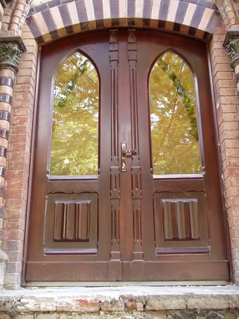 Wyremontowane drzwi dwuskrzydłowe z sosny