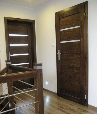 Drzwi sosnowe wykonane na nowoczesny styl