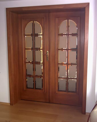 Drzwi drewniane łukowe, oszklone