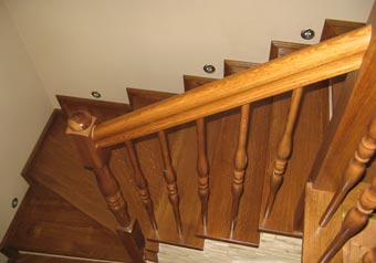 Widok na górny bieg schodów